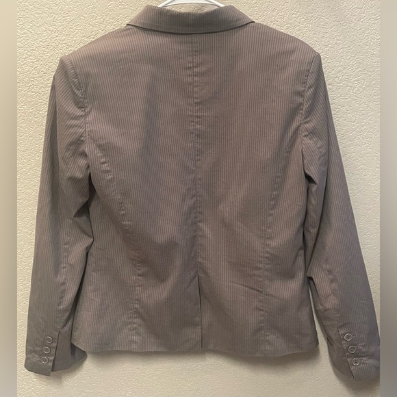 Chadwick’s Collection Women’s Green Pin Stripped Blazer - Picture 6 of 8